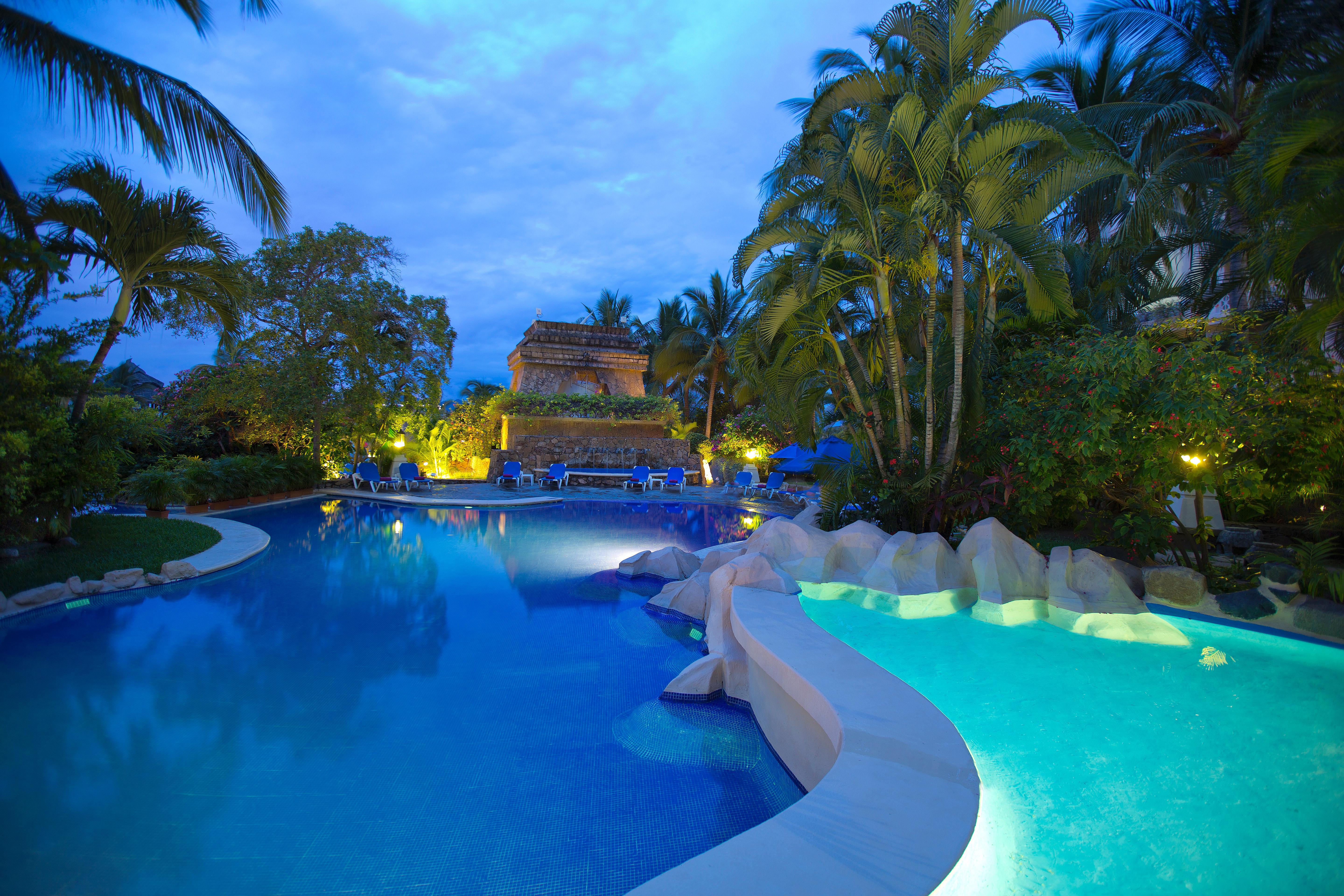 Barcelo Karmina Hotel Манзанило Екстериор снимка The swimming pool at the resort