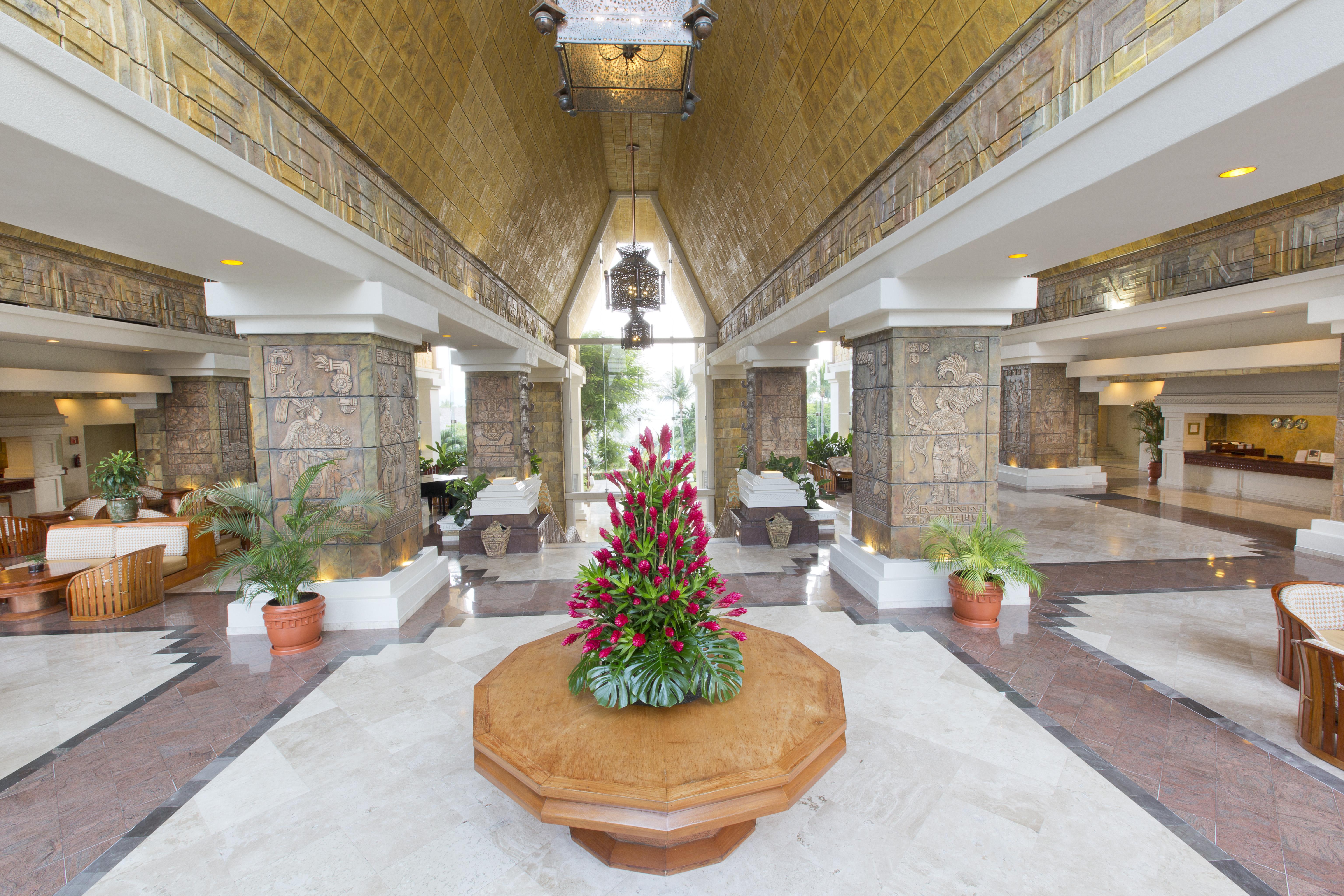 Barcelo Karmina Hotel Манзанило Екстериор снимка The lobby of the hotel