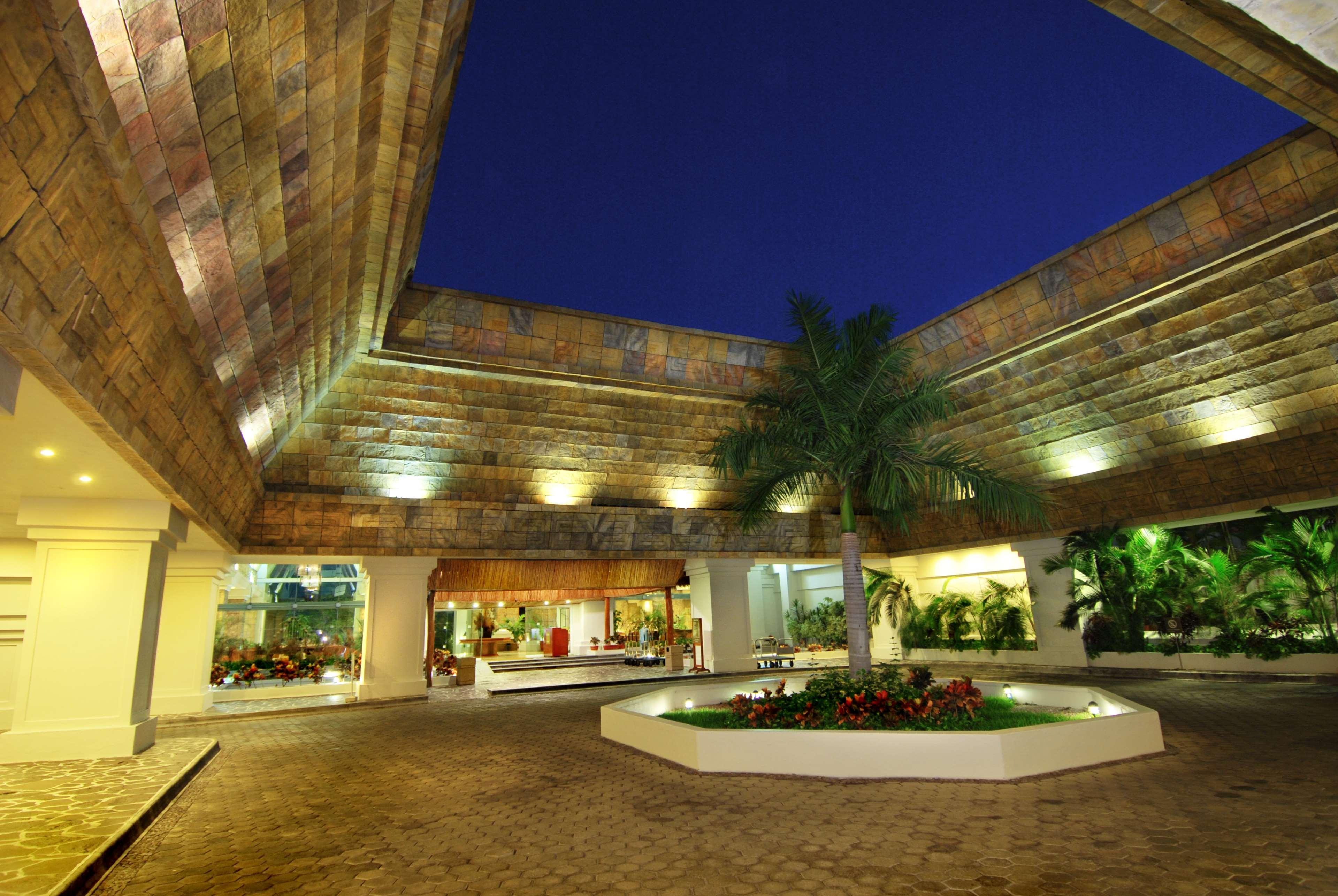 Barcelo Karmina Hotel Манзанило Екстериор снимка The lobby of the hotel