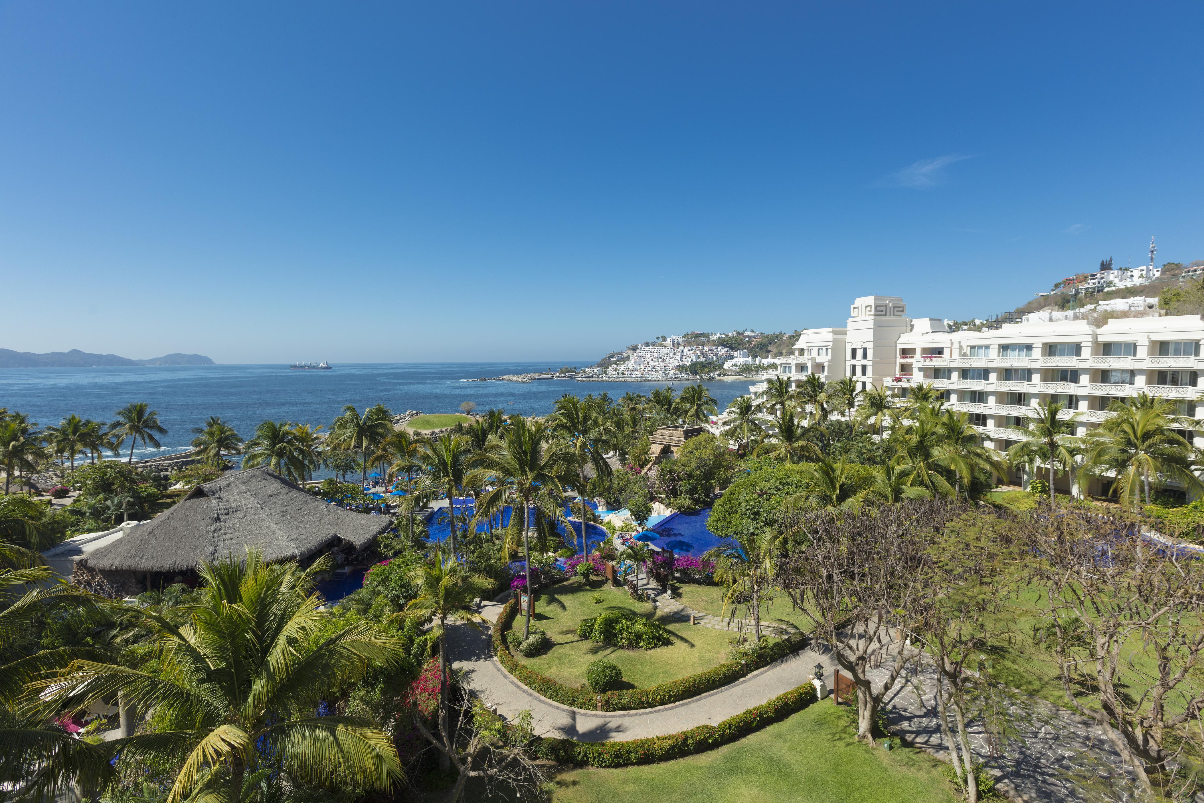 Barcelo Karmina Hotel Манзанило Екстериор снимка View of the Bay of Acapulco