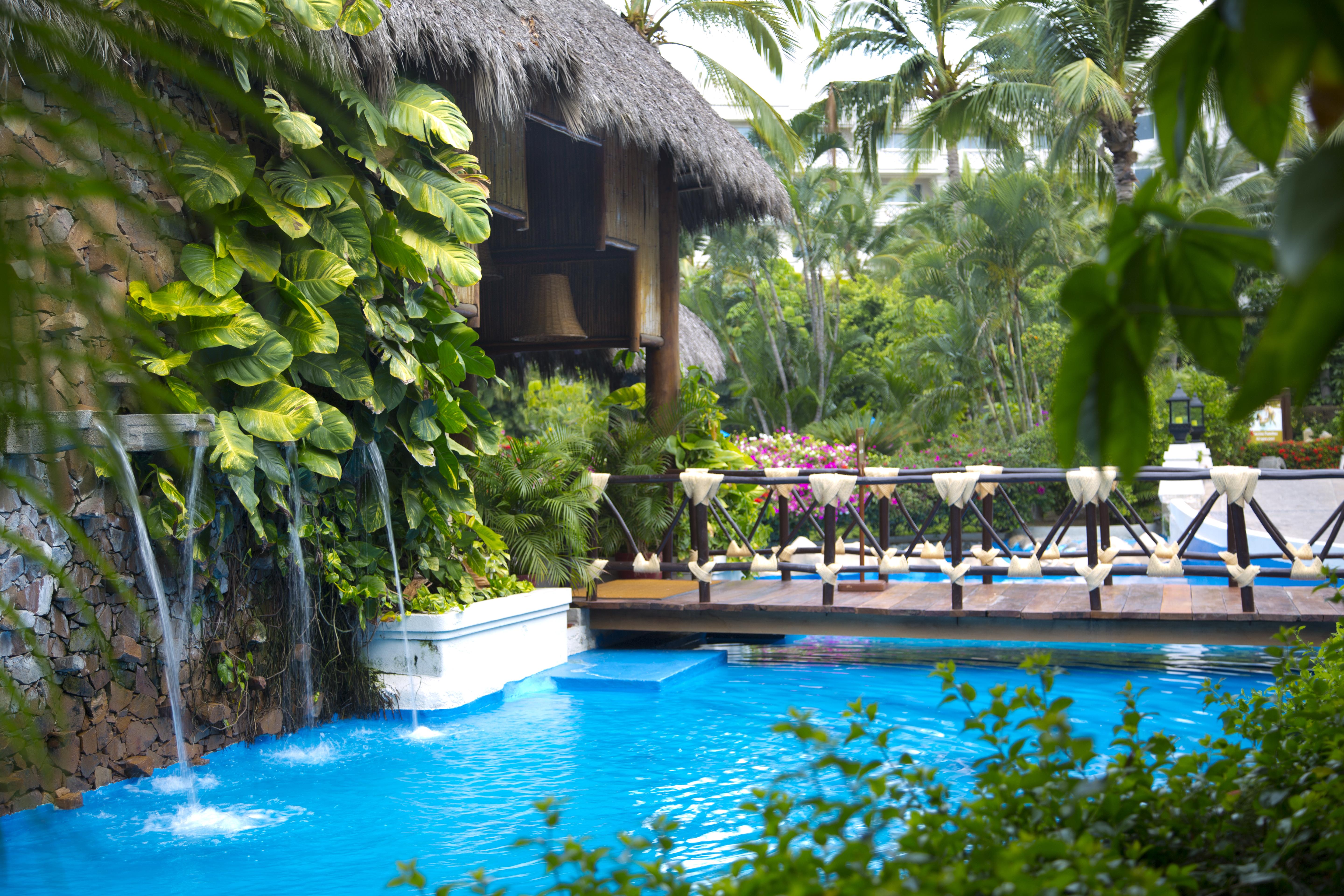 Barcelo Karmina Hotel Манзанило Екстериор снимка The swimming pool at the resort